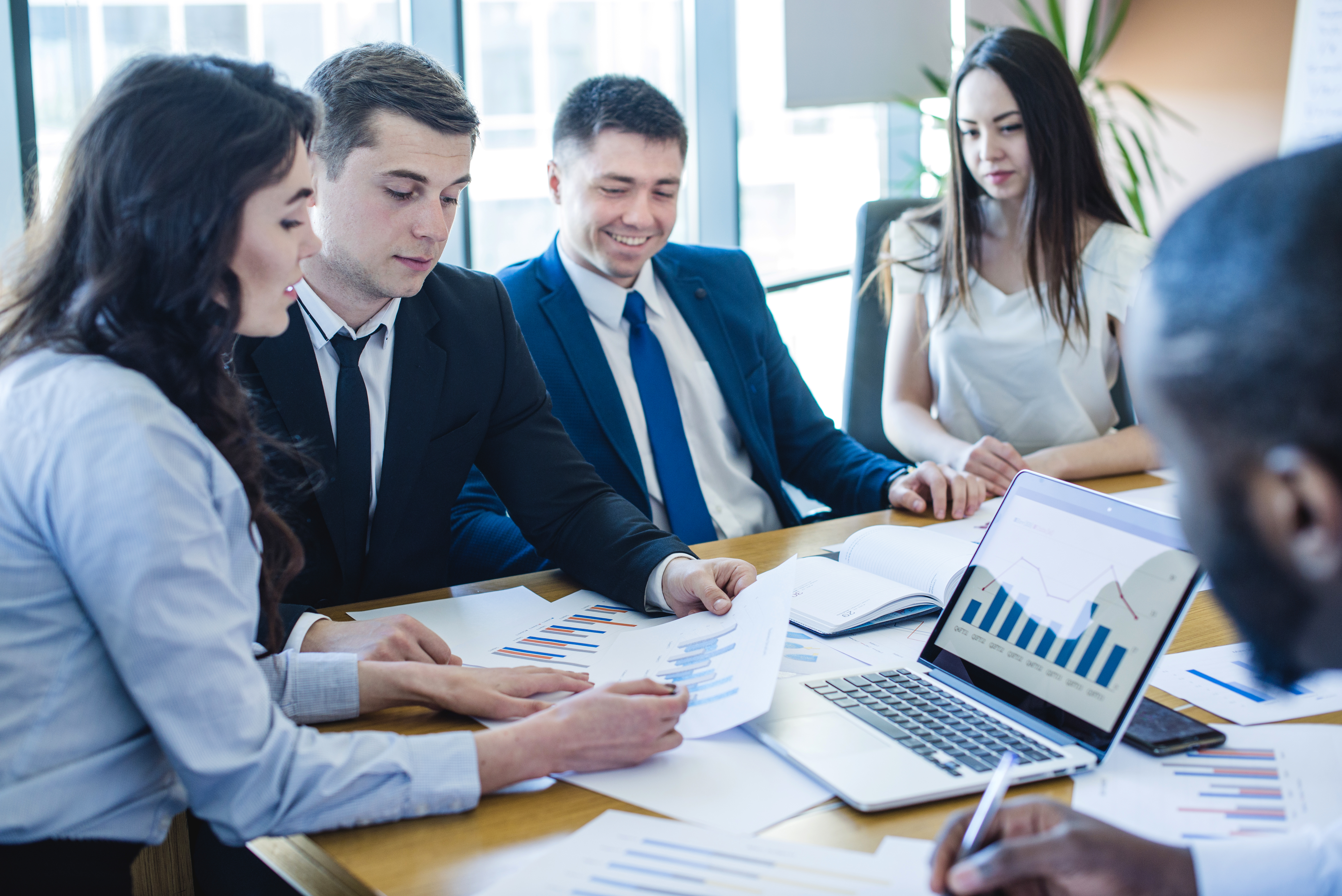 Patrimônio digital já integra a sucessão empresarial. Veja riscos jurídicos, LGPD e como proteger empresas e famílias em 2026.